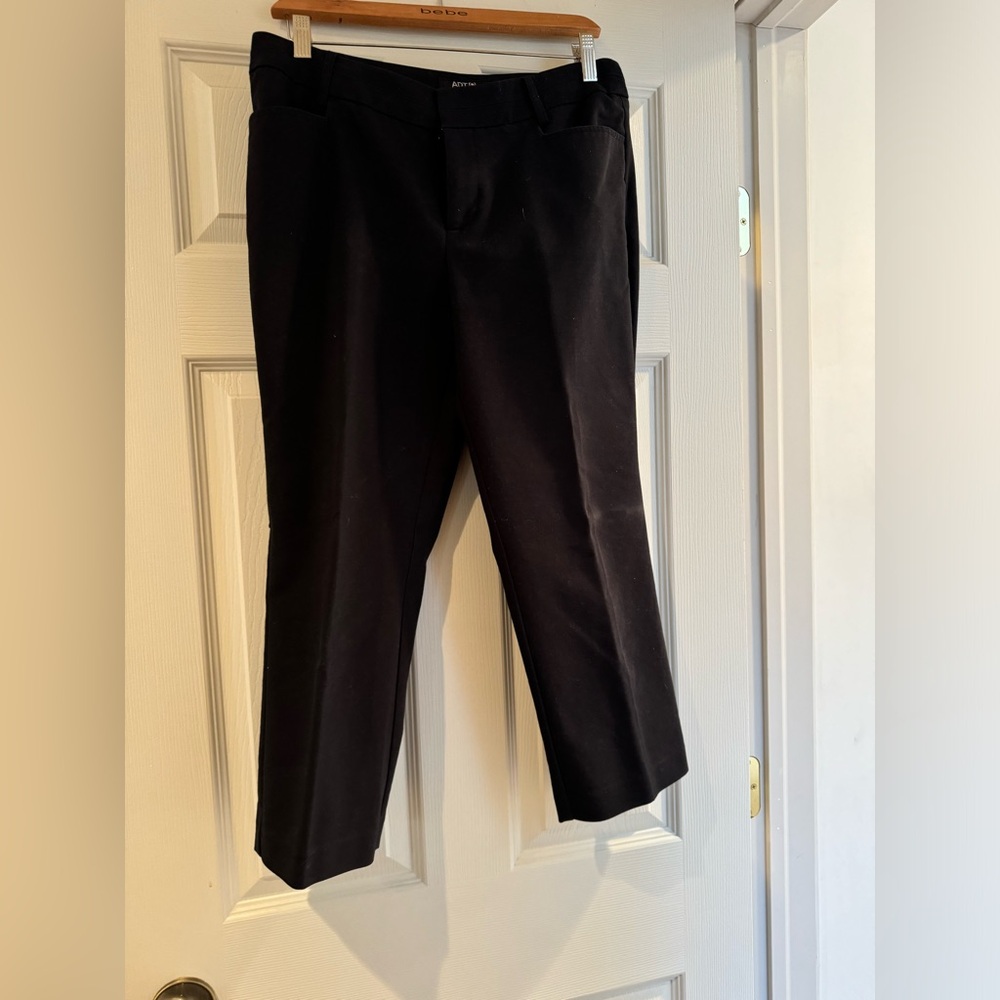 Apt9 curve fit black cropped dress pants size 8